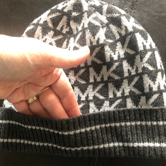 MK knit beanie. Dark grey/light grey with silver sparkles - Picture 6 of 6